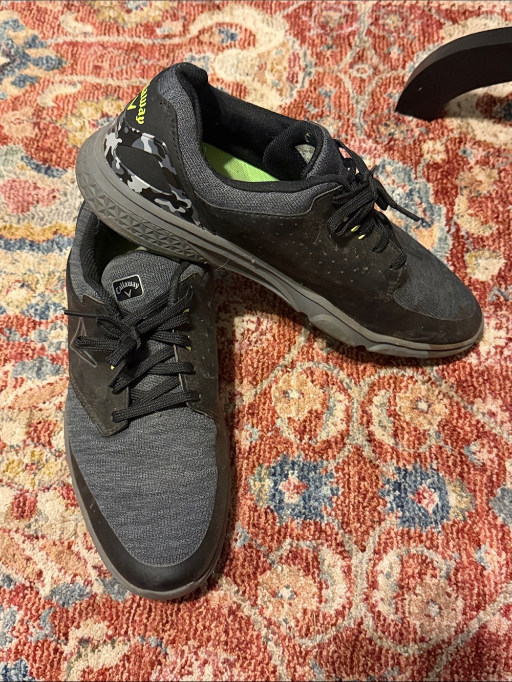 Callaway Black and Gray Athletic Golf Shoes with Camo Heel Accent